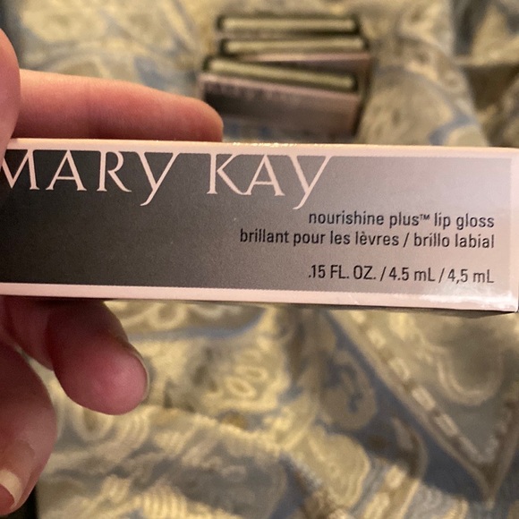 Mary Kay lipgloss - Picture 2 of 2